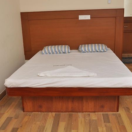 Altis Lodge Erode Extérieur photo