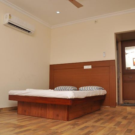 Altis Lodge Erode Extérieur photo
