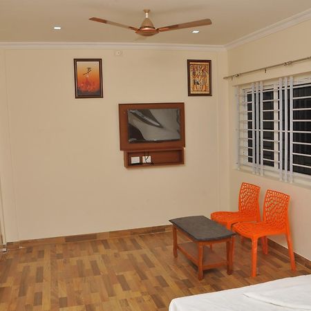 Altis Lodge Erode Extérieur photo