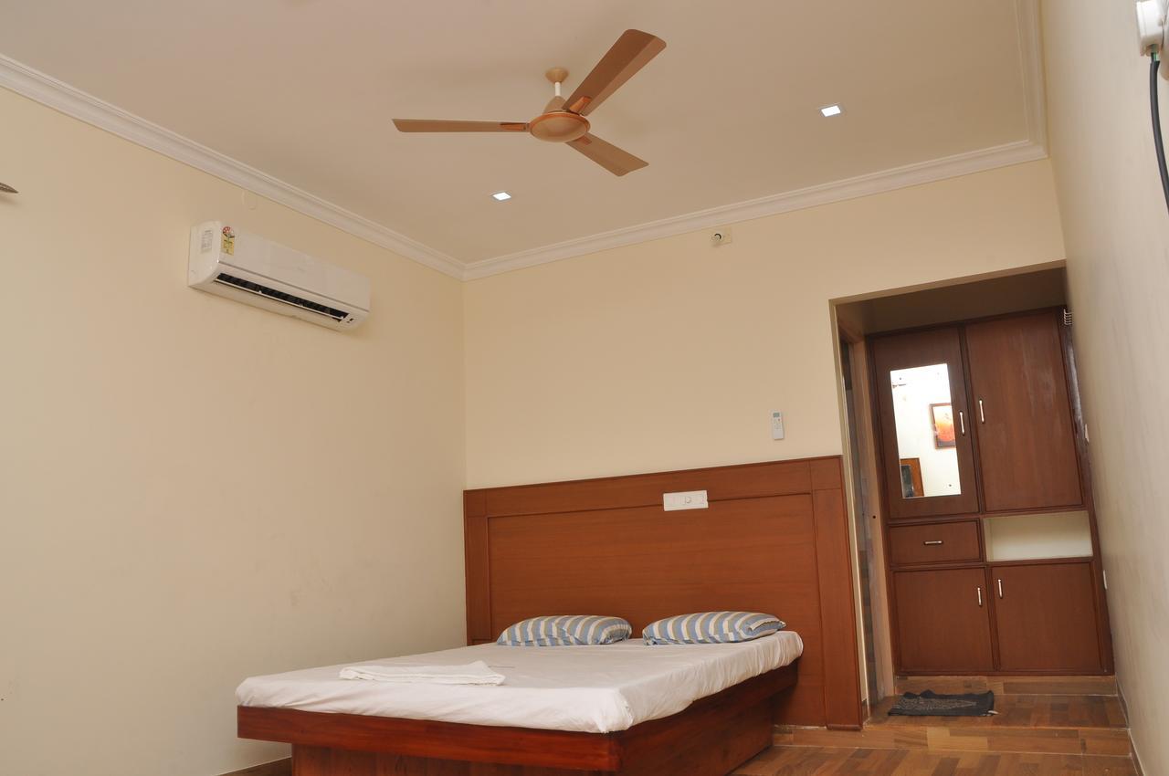 Altis Lodge Erode Extérieur photo